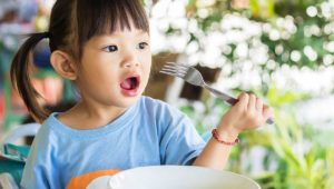 Ab wann können Kinder mit Besteck essen?